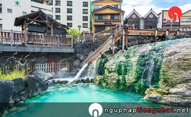 Các địa điểm du lịch ở gunma - Tắm suối nước nóng Kusatsu Onsen