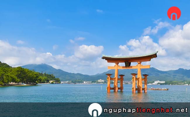 Các địa điểm du lịch ở hiroshima - Đền thờ Itsukushima-jinja