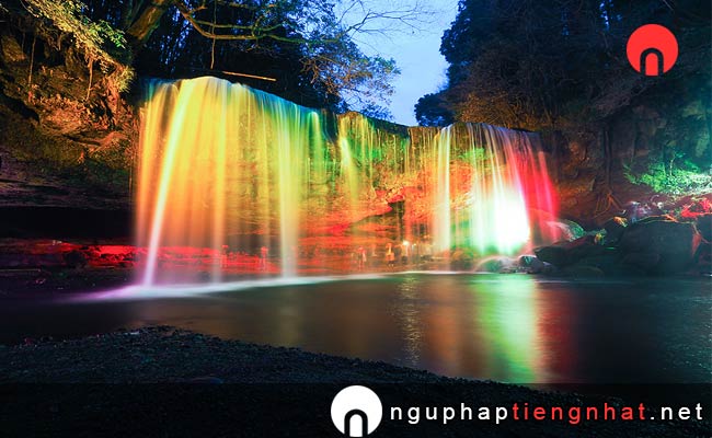 Các địa điểm du lịch ở kumamoto - Thác Nabegataki thắp đèn